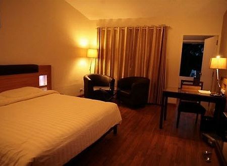 Deccan Plaza Hotel - Ooty Bagian luar foto
