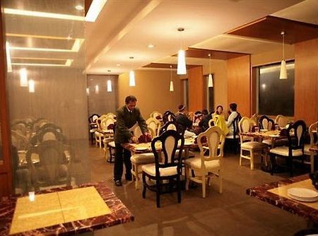 Deccan Plaza Hotel - Ooty Bagian luar foto