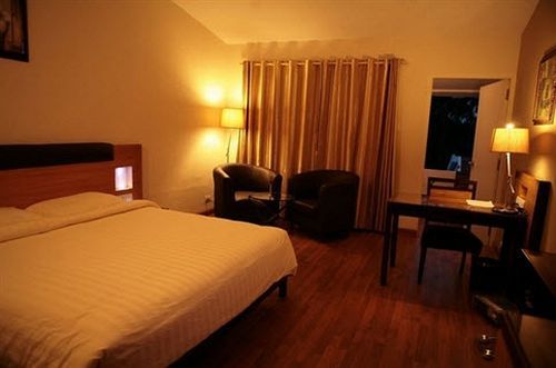 Deccan Plaza Hotel - Ooty Bagian luar foto