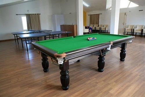 Deccan Plaza Hotel - Ooty Bagian luar foto