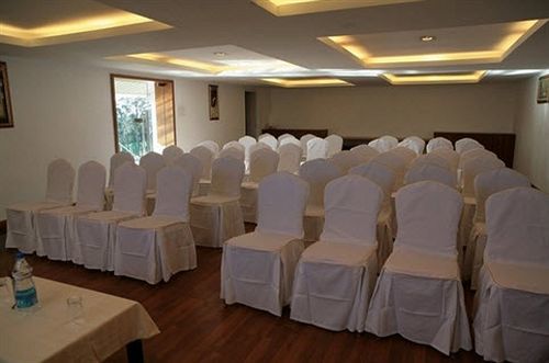 Deccan Plaza Hotel - Ooty Bagian luar foto