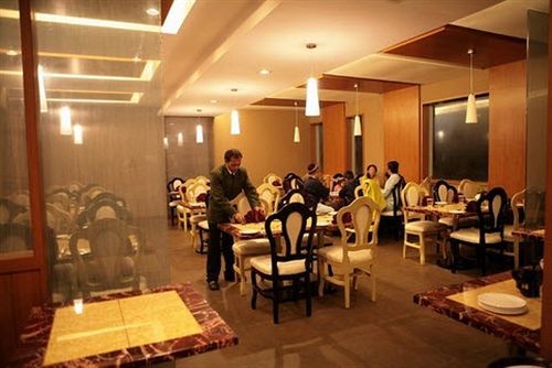Deccan Plaza Hotel - Ooty Bagian luar foto
